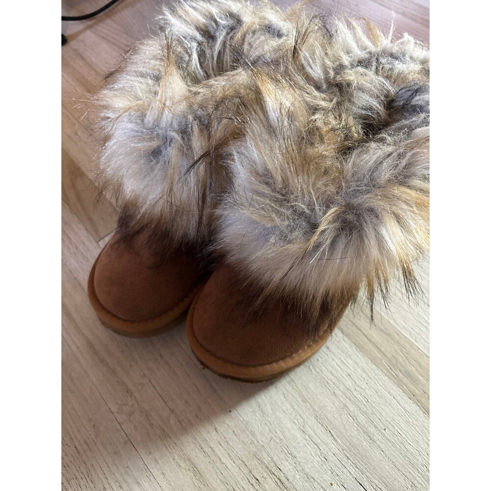 Koolaburra by UGG Victoria short  fur Pom Pom boots women’s size 7 chestnut